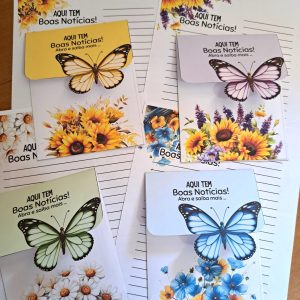 KIT DIGITAL DE ENVELOPE FLORAL COM BORBOLETA VAZADA - AQUI TEM BOAS NOTÍCIAS