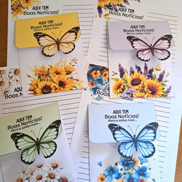KIT DIGITAL DE ENVELOPE FLORAL COM BORBOLETA VAZADA - AQUI TEM BOAS NOTÍCIAS - Imagem 1