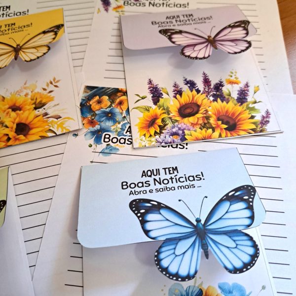 KIT DIGITAL DE ENVELOPE FLORAL COM BORBOLETA VAZADA - AQUI TEM BOAS NOTÍCIAS - Imagem 2